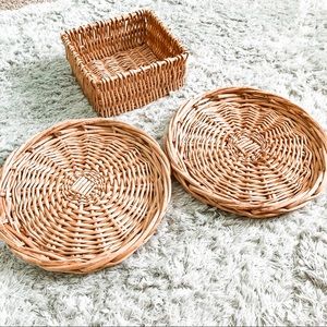 Wicker Decor (Basket and wall hangers)